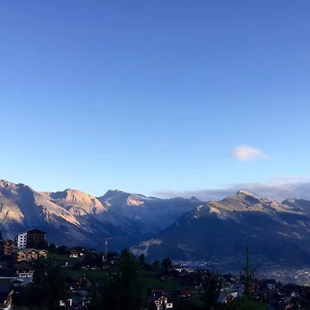 Le Joyau In - Sleeps 6 - Panoramic Views - 4 Vallees Нанда