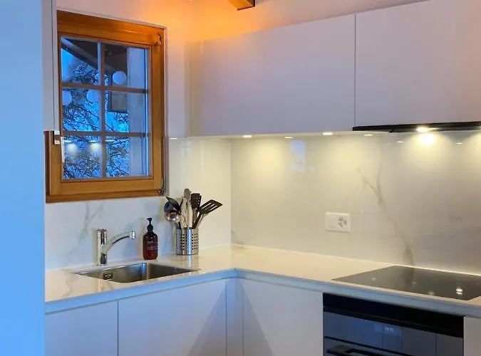 Nendaz Ski Chalet Le Joyau, Sleeps 6, Near Lifts Chalet *