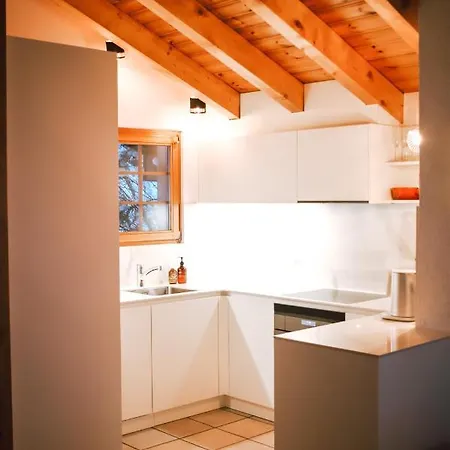 Chalet Le Joyau - Cosy Mountain Hideaway For Up To 6 - Close To Shops, Restaurants And Lifts
